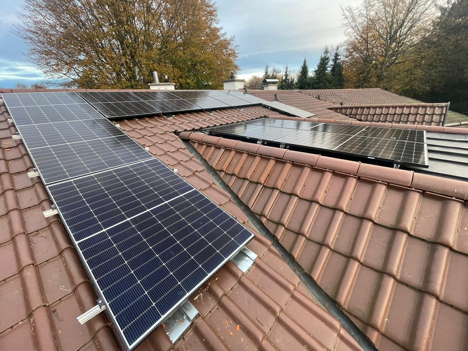 DC Installation Photovoltaik – Unterkonstruktion, Modulmontage & String-Verkabelung deutschlandweit