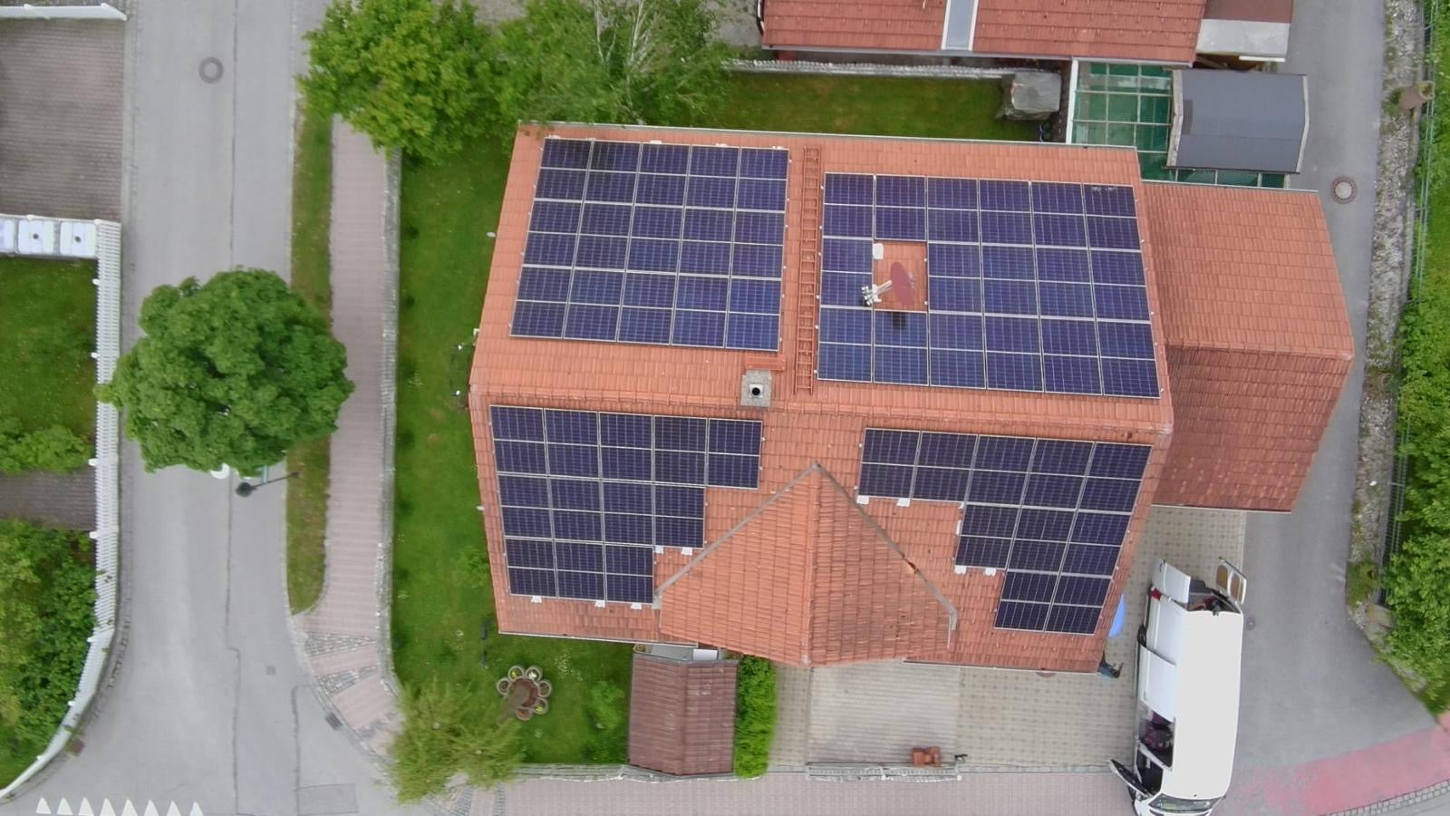 DC Installation Photovoltaik – Unterkonstruktion, Modulmontage & String-Verkabelung deutschlandweit